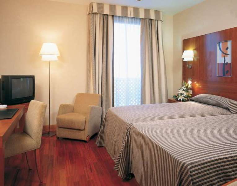 Nh Malaga Hotel Room photo